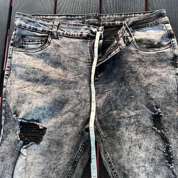 Ripped Jeans - Picture 5 of 9